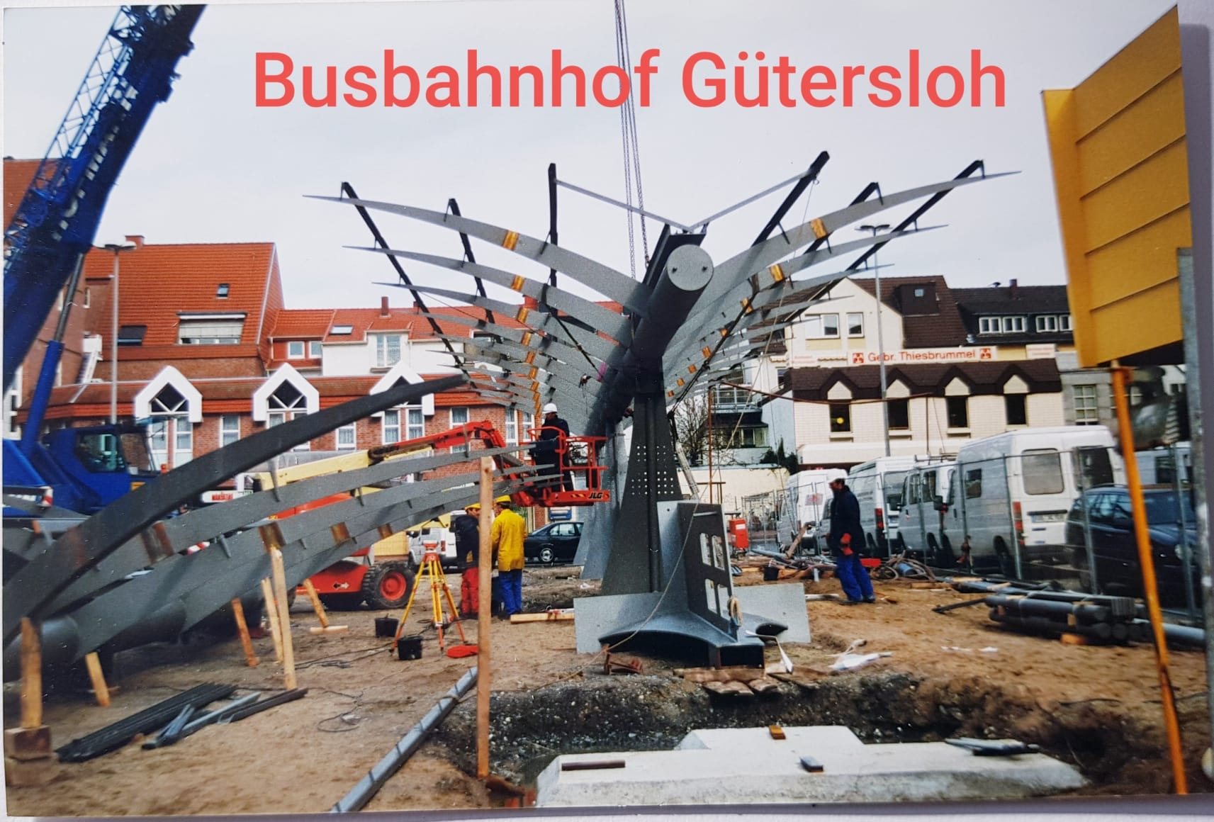 Montagearbeiten an einem Busbahnhof
